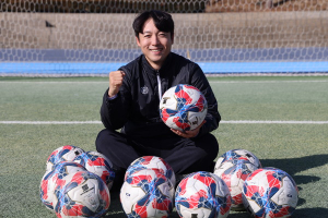 “축구화 끈은 풀었지만 그라운드는 떠나지 않았습니다”