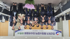 “낮은 자세로 경청하고, 투명하게 임해야”