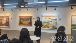 100호에 펼쳐진 17개의 시선…초대작가전 개막