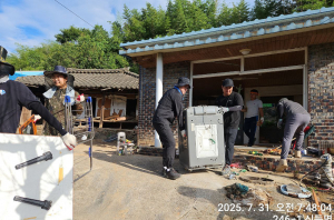 국민의힘 함양 당협 청년들, 중장비 동원 산청 수해복구 참여