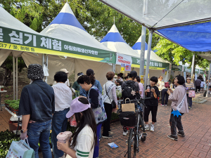 거창여성포럼 저출산대책분과 거창한마당대축제행사장서 지역인구증가 위한 대군민개몽운동 펼쳐